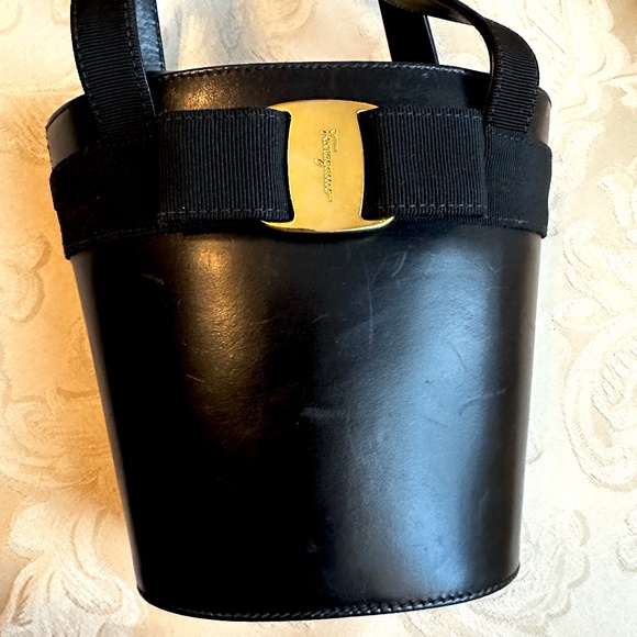 Salvatore Ferragamo black leather bucket bag - Picture 6 of 16